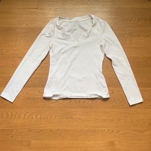 V-neck top long sleeve